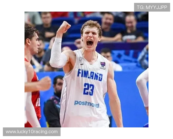 马尔卡宁身穿芬兰民族服饰亮相爵士国际文化节 展现传统魅力 马尔卡宁身穿芬兰民族服饰亮相爵士国际文化节 展现传统魅力