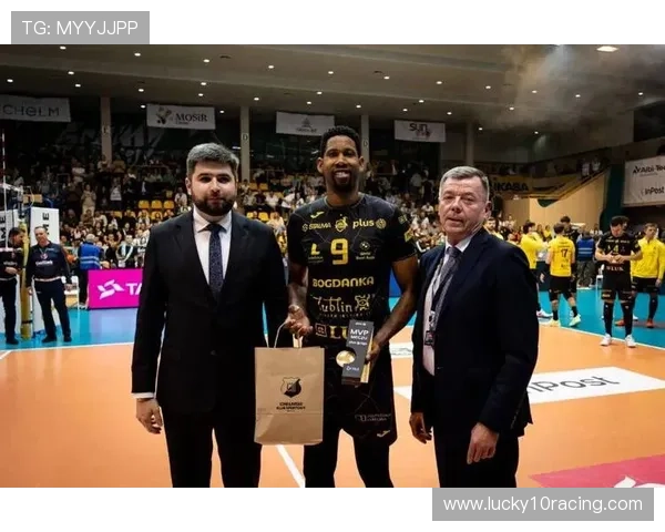 莱昂27分率卢布林男排夺超级杯,波兰排球赛季启幕 莱昂27分率卢布林男排夺超级杯,波兰排球赛季启幕