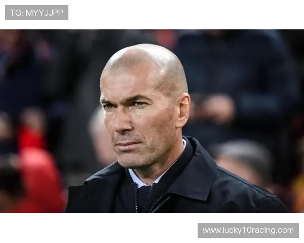 足球教练的智慧:齐达内论更衣室管理的重要性 足球教练的智慧:齐达内论更衣室管理的重要性